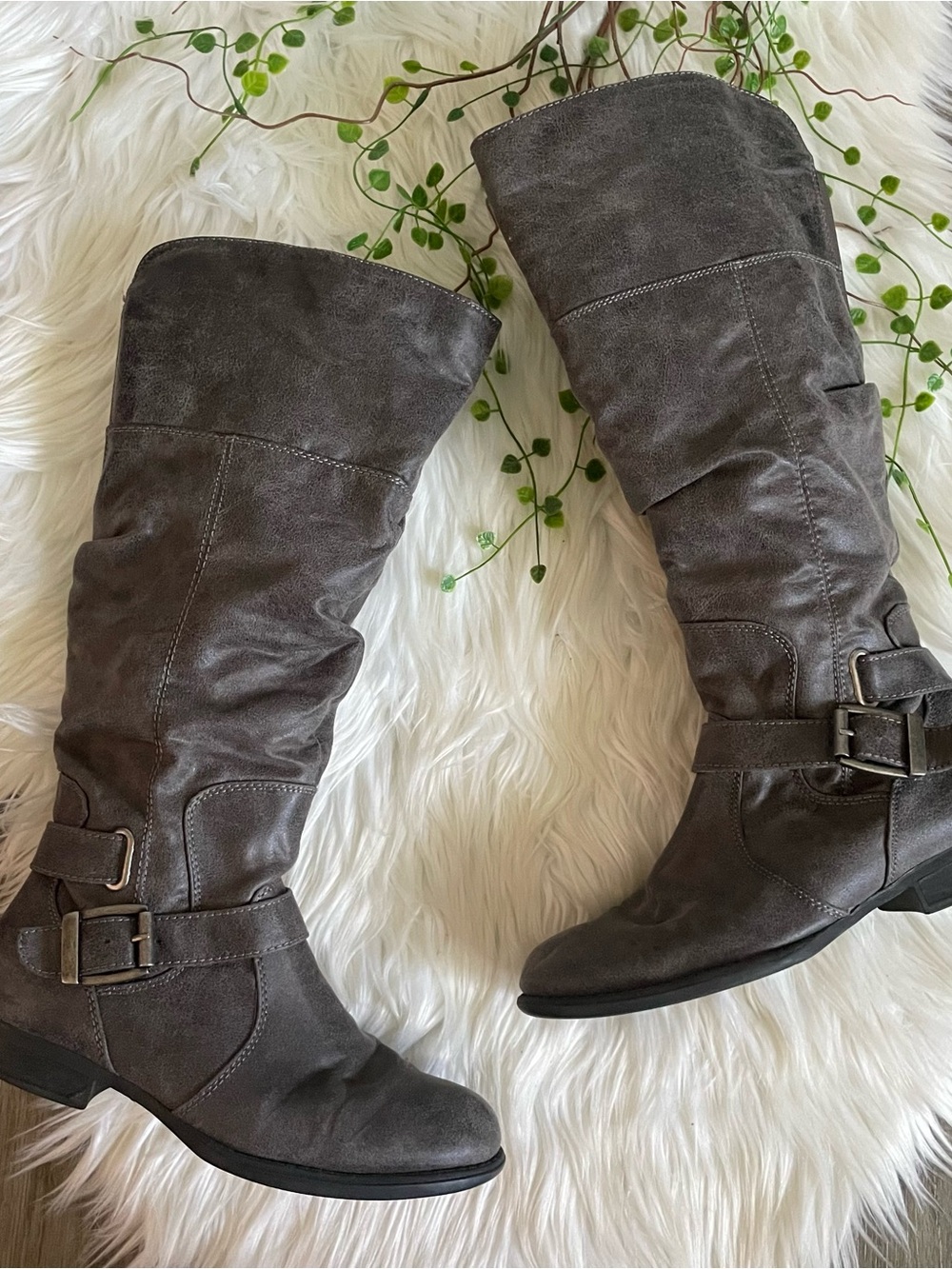 BareTraps Joey Gray Knee-High Buckle Boots Women’s Classic Casual Style Size 7 M